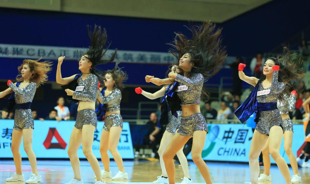 每体：皇马不会与莫德里奇续约 球员明年6月离队《每日体育报》报道，皇马将不会与莫德里奇续约，这位克罗地亚老将会在明年6月合同到期后离队。